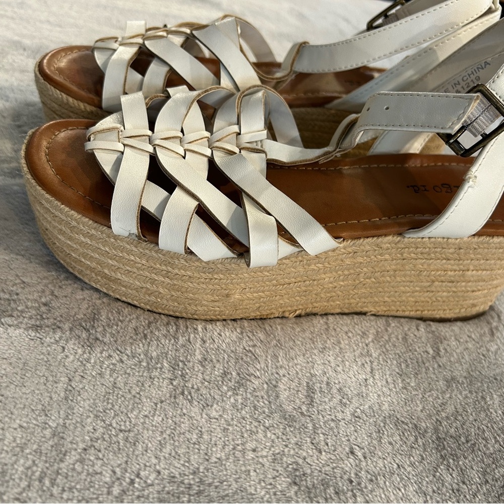 Spring sandals - Picture 2 of 2